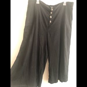 Who What Wear Black Button-Front Capris